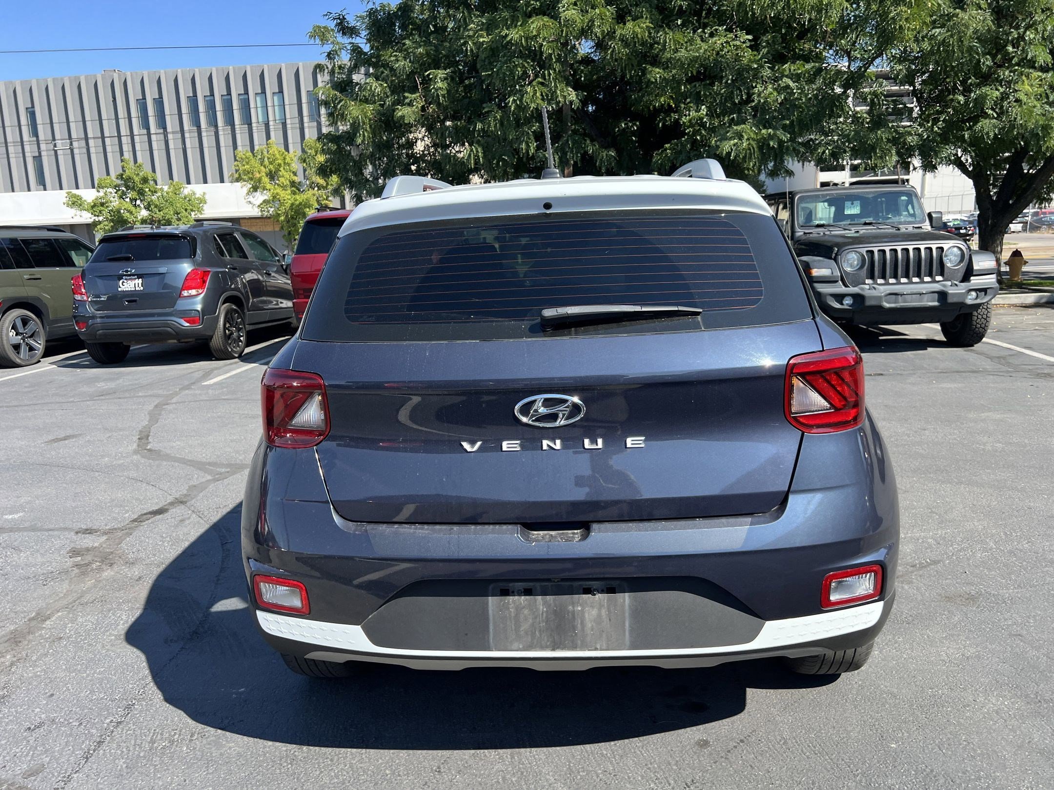 2023 Hyundai Venue Limited photo 4