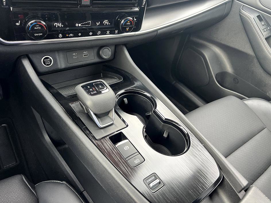 2022 Nissan Rogue SV photo 24