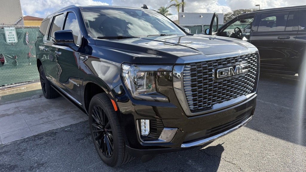 2024 GMC Yukon XL Denali Ultimate's photo