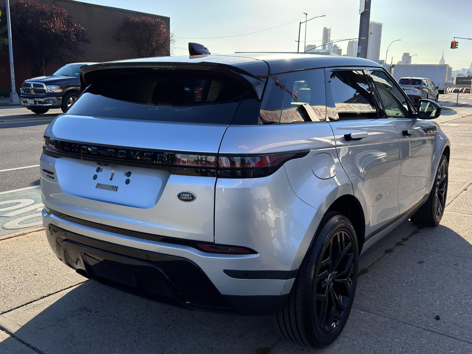2020 Land Rover Range Rover Evoque SE photo 4