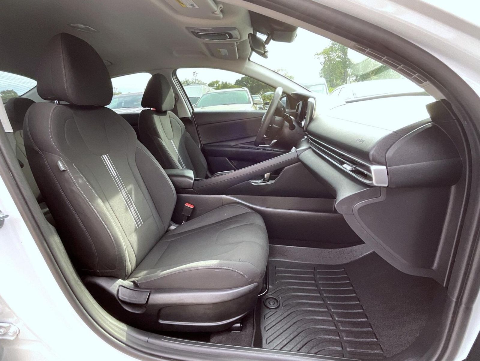 2021 Hyundai Elantra SEL photo 15