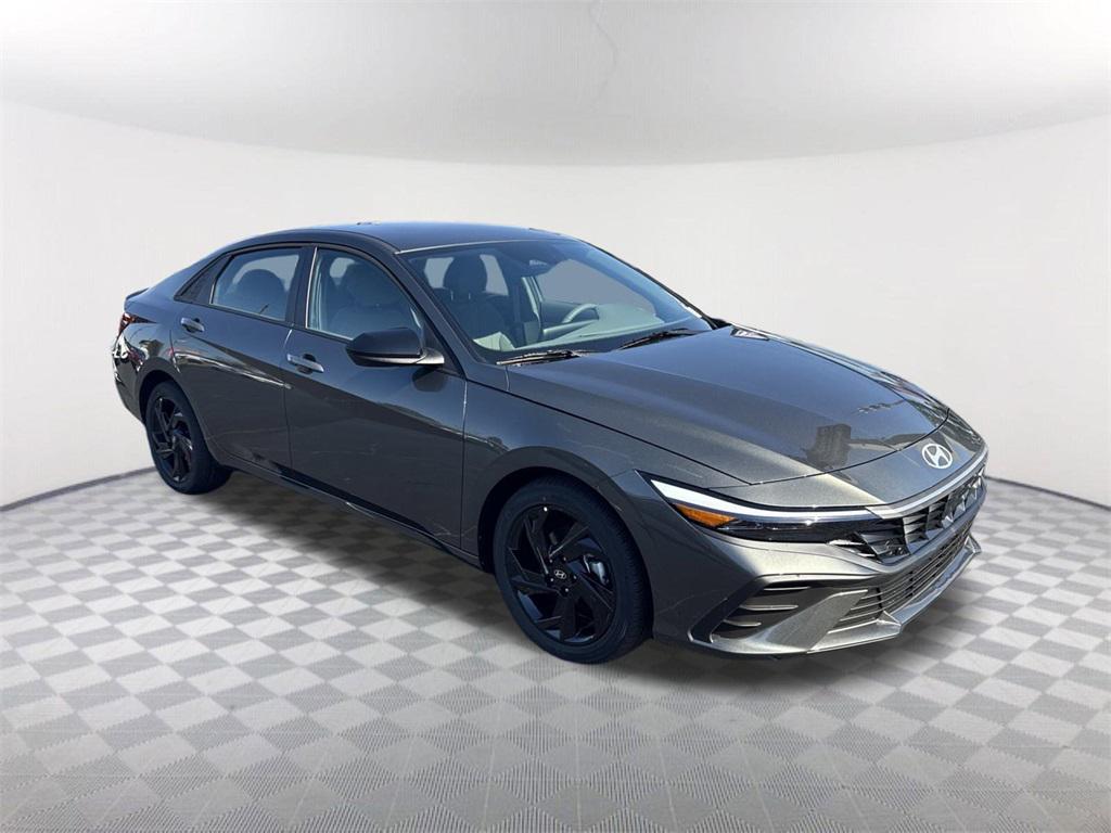 2026 Hyundai Elantra SEL Sport photo 3