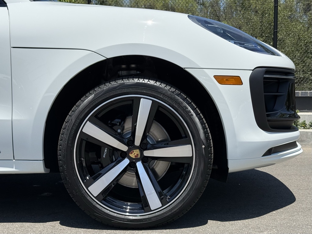 2025 Porsche Macan S photo 9