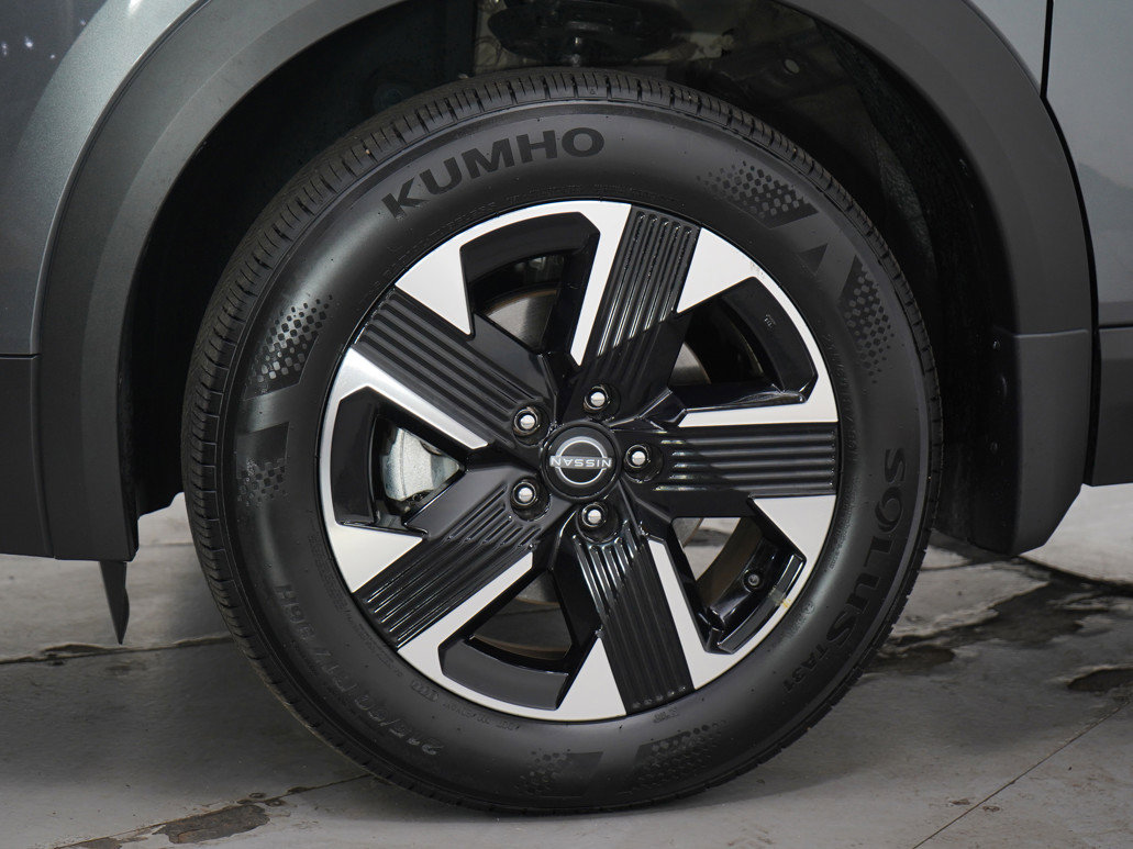 2025 Nissan Kicks SV photo 21
