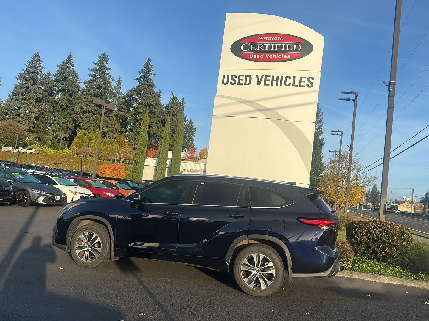 2021 Toyota Highlander XLE photo 2