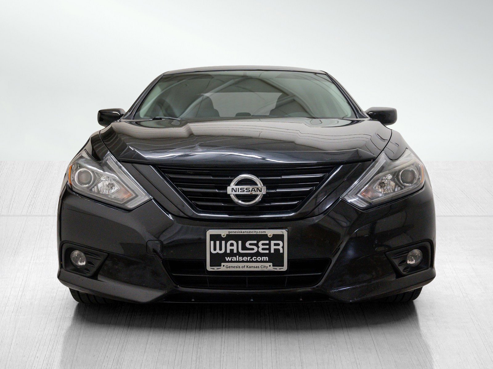 Used 2018 Nissan Altima SR with VIN 1N4AL3AP8JC275565 for sale in Kansas City