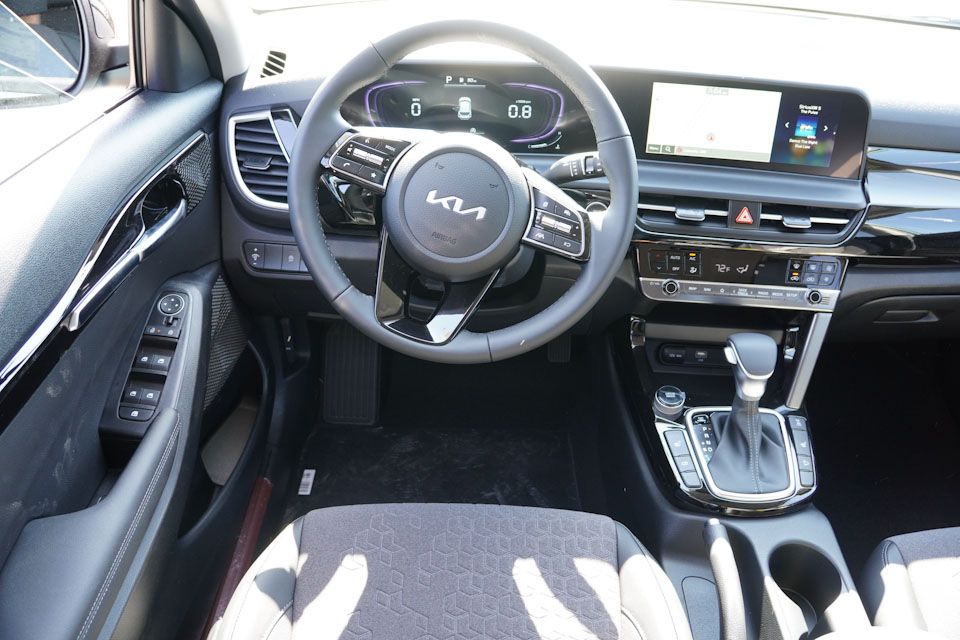 2026 Kia Seltos S photo 11