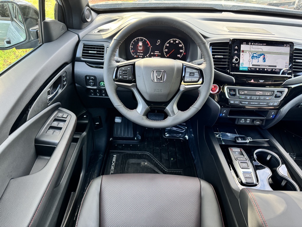 2025 Honda Ridgeline Black Edition photo 11
