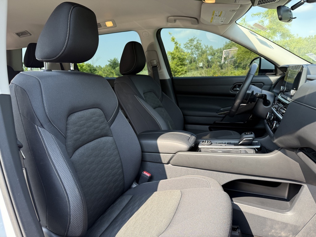 2025 Nissan Pathfinder SV photo 29