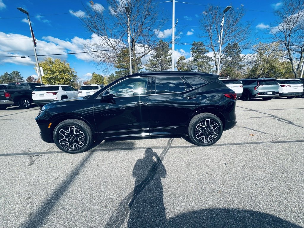 2025 Chevrolet Blazer RS photo 2