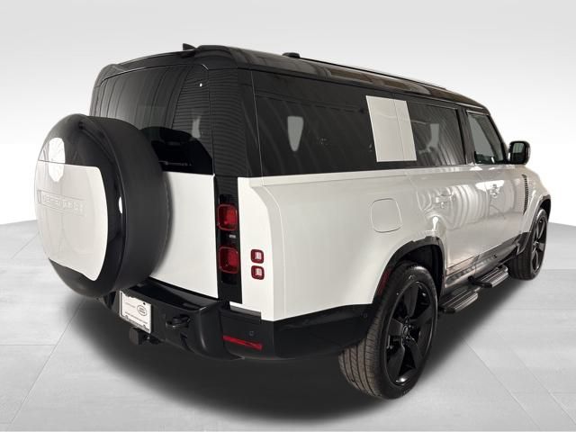 2025 Land Rover Defender 130 X-Dynamic SE photo 3