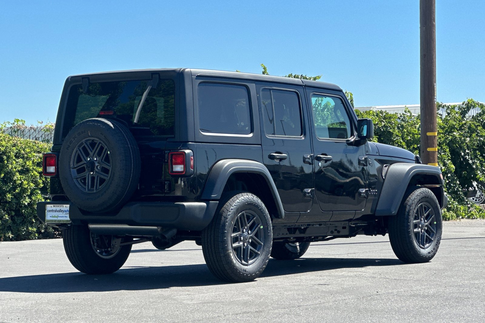 2025 Jeep Wrangler Sport S photo 4
