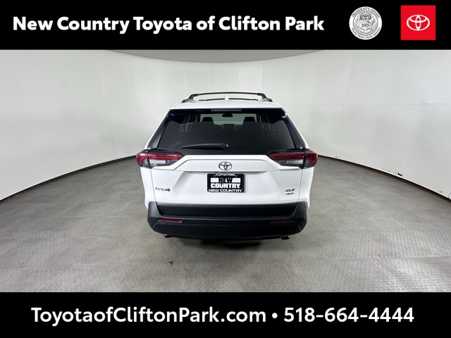 2023 Toyota RAV4 XLE photo 3