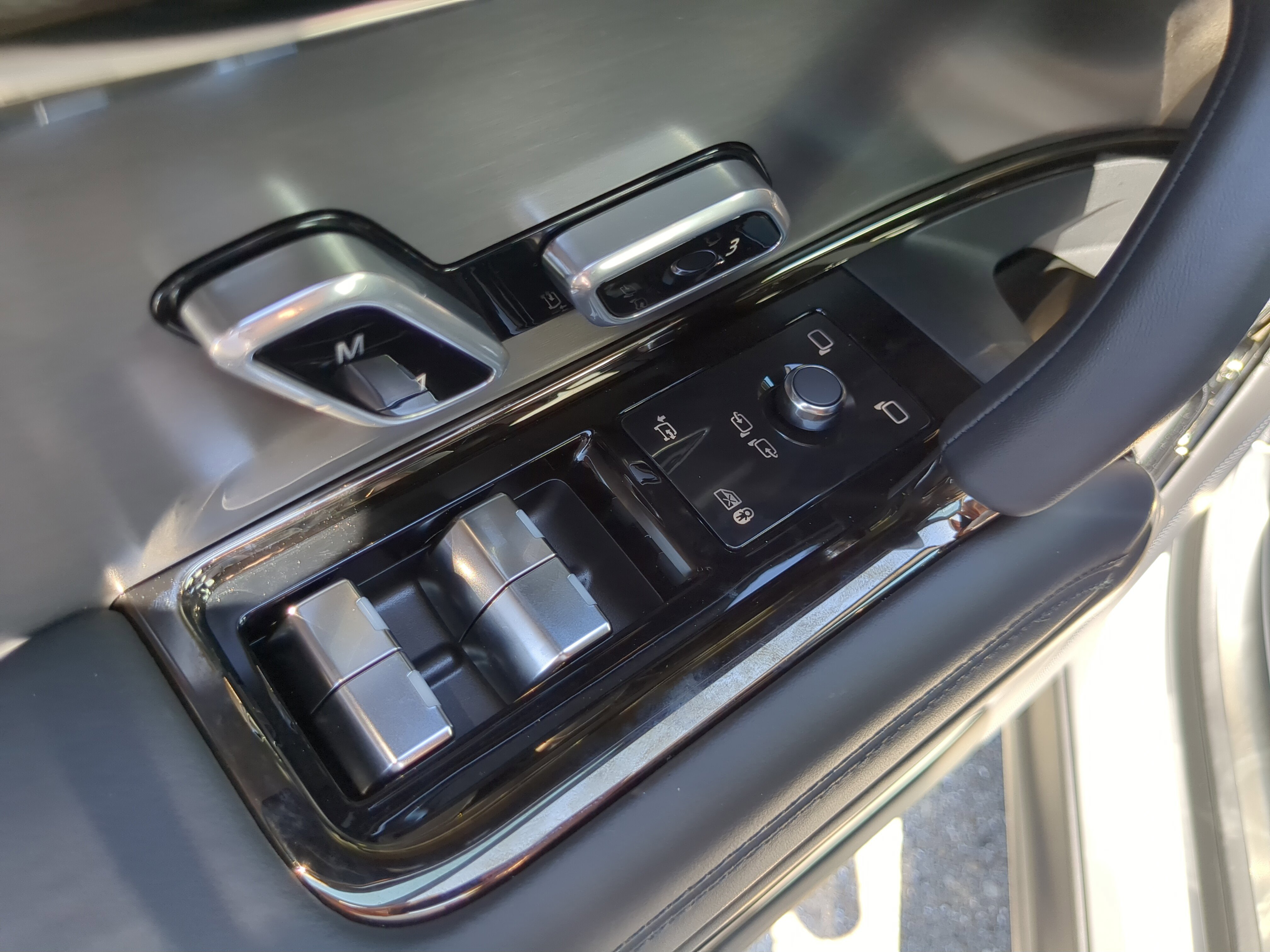 2025 Land Rover Range Rover Sport SE photo 4