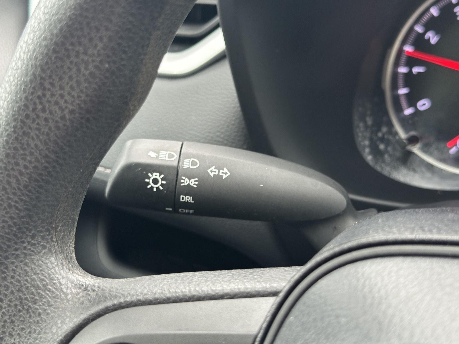 2022 Toyota RAV4 LE photo 17