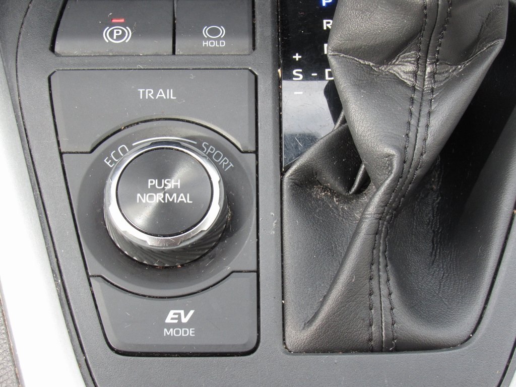 2022 Toyota RAV4 Hybrid LE photo 19