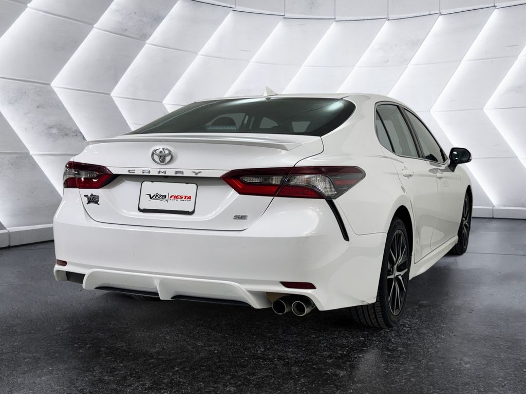 2023 Toyota Camry SE photo 4