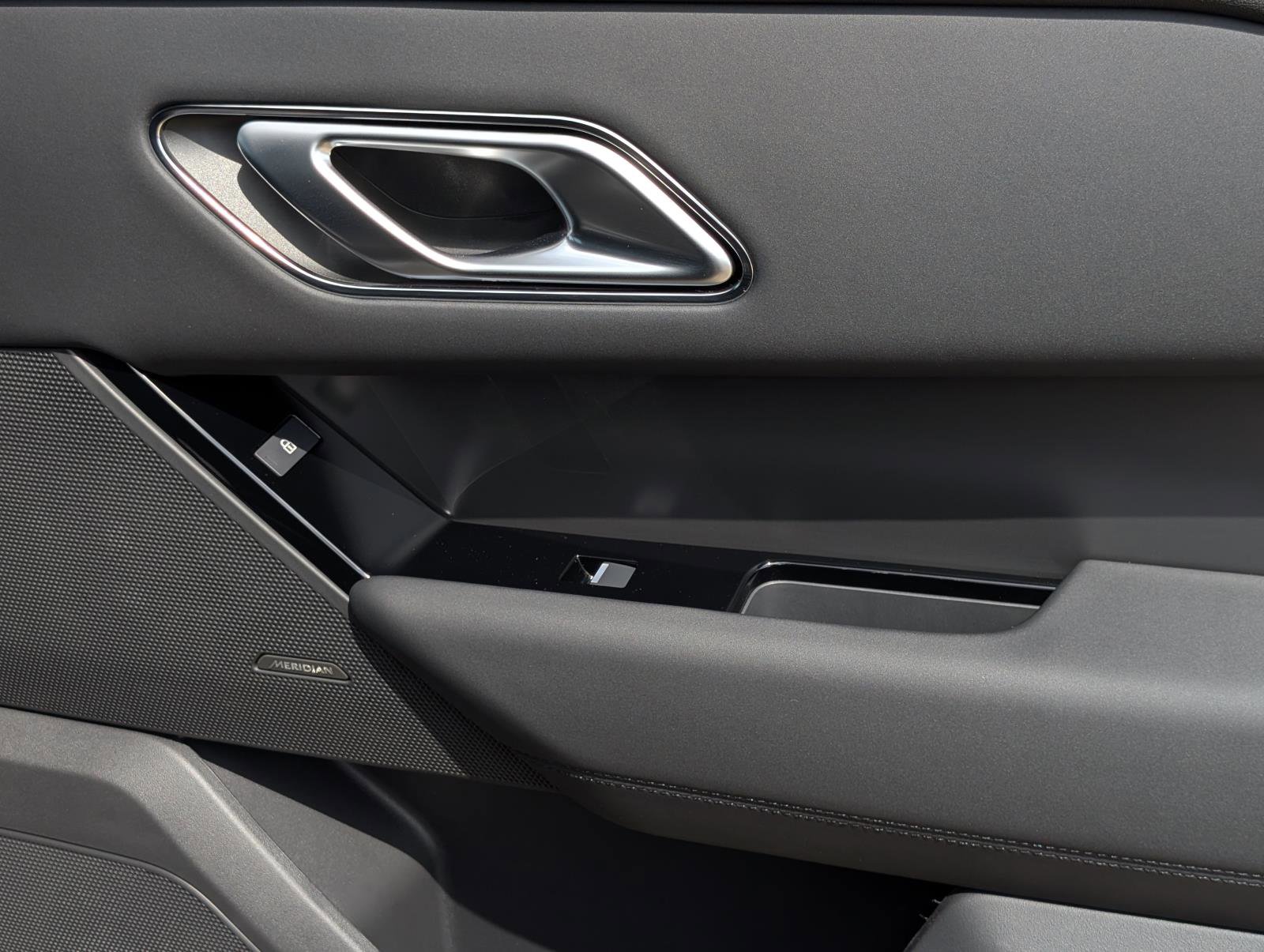 2026 Land Rover Range Rover Velar S photo 36