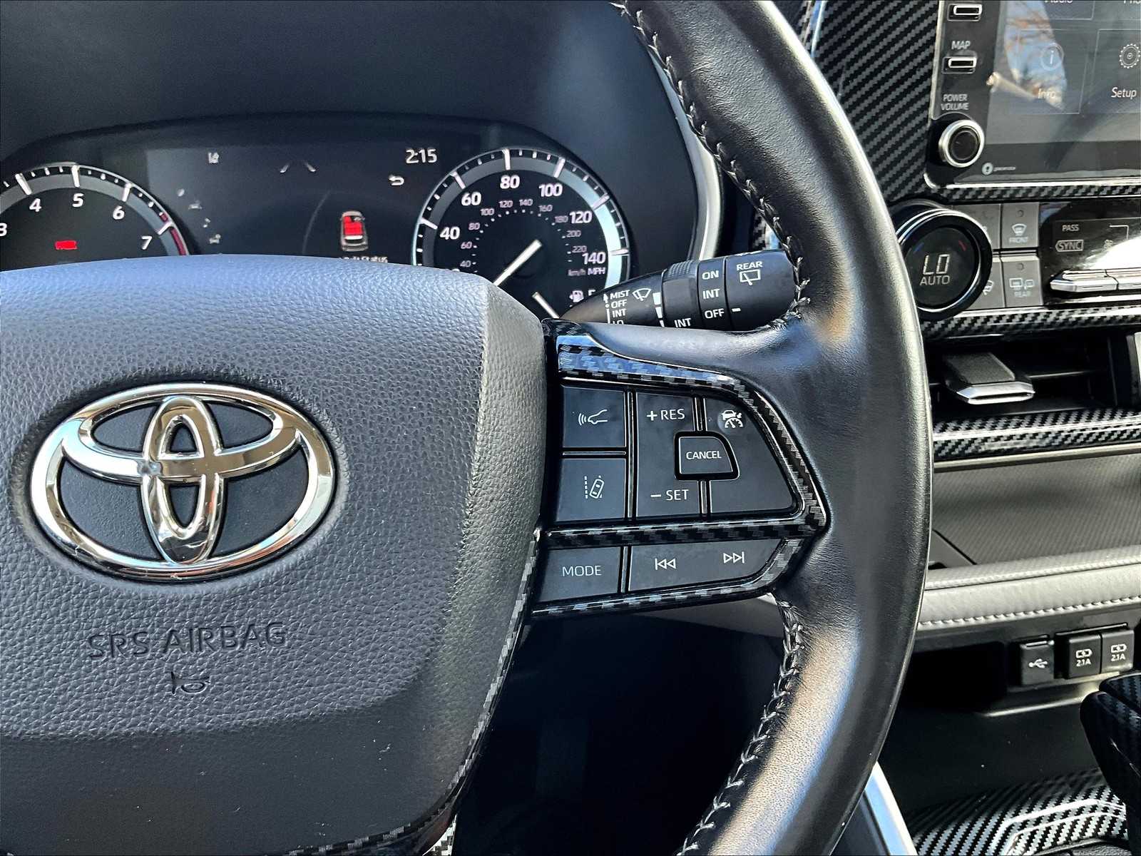 2021 Toyota Highlander XLE photo 24
