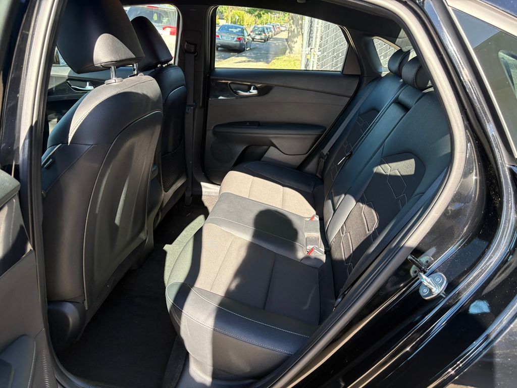 2024 Kia Forte GT-Line photo 27