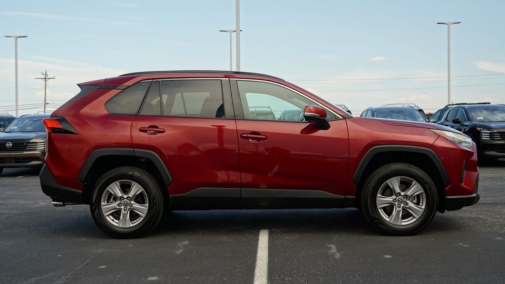 2022 Toyota RAV4 XLE photo 4