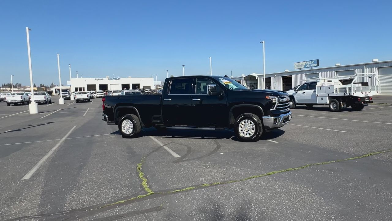 2024 Chevrolet Silverado 3500HD LTZ photo 2