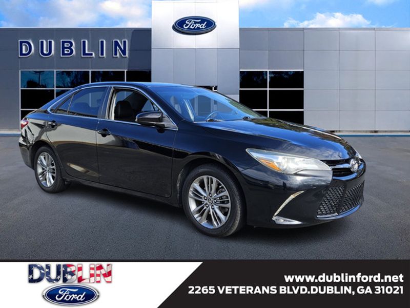 2016 Toyota Camry Special Edition's photo