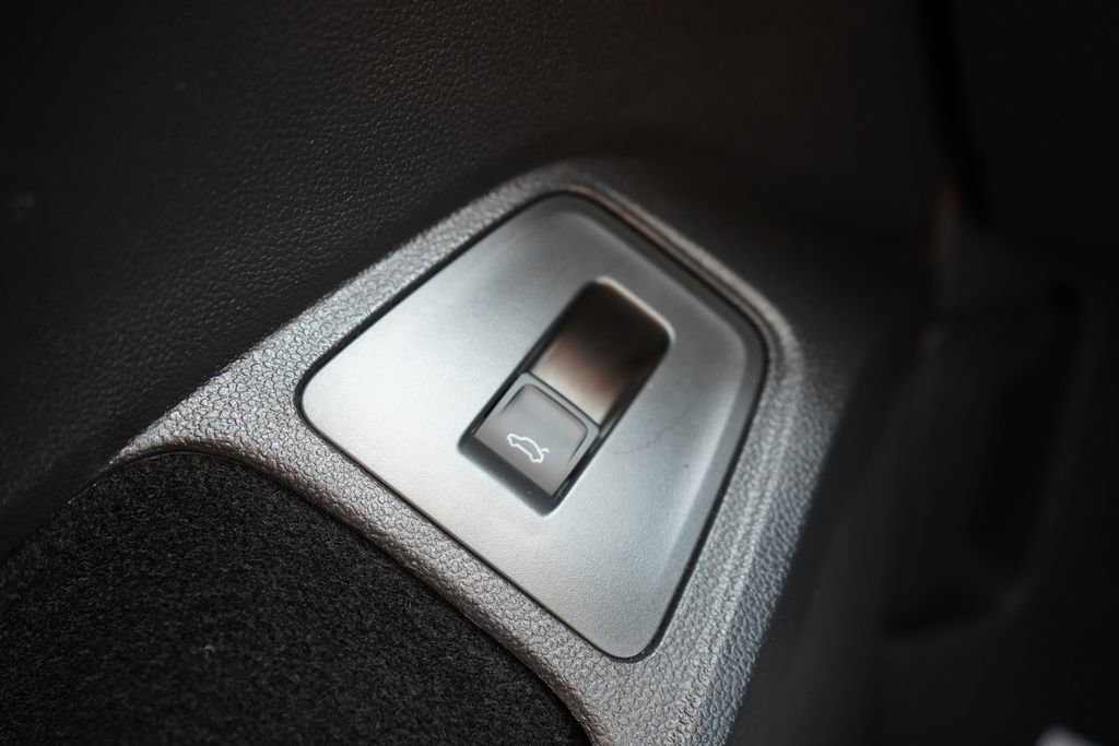 2024 Volkswagen Tiguan SE Wolfsburg Edition photo 19