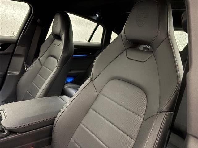 2025 Porsche Panamera 4 photo 5