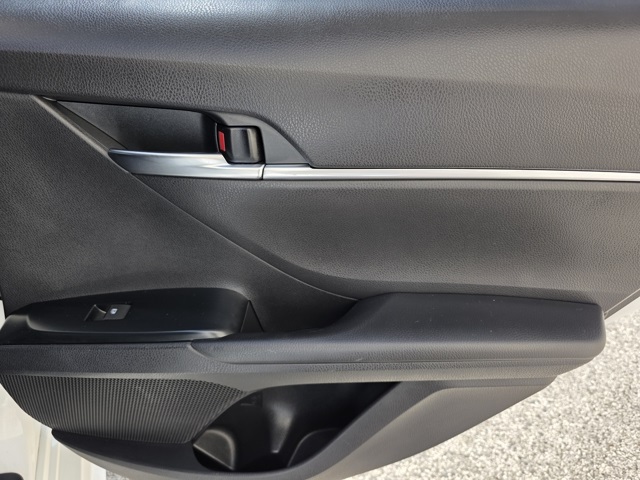 2020 Toyota Camry SE photo 11