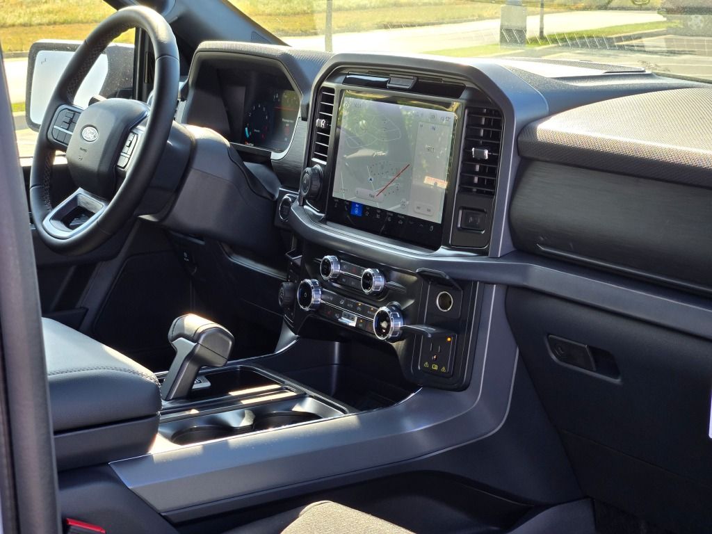 2025 Ford F-150 XLT photo 6