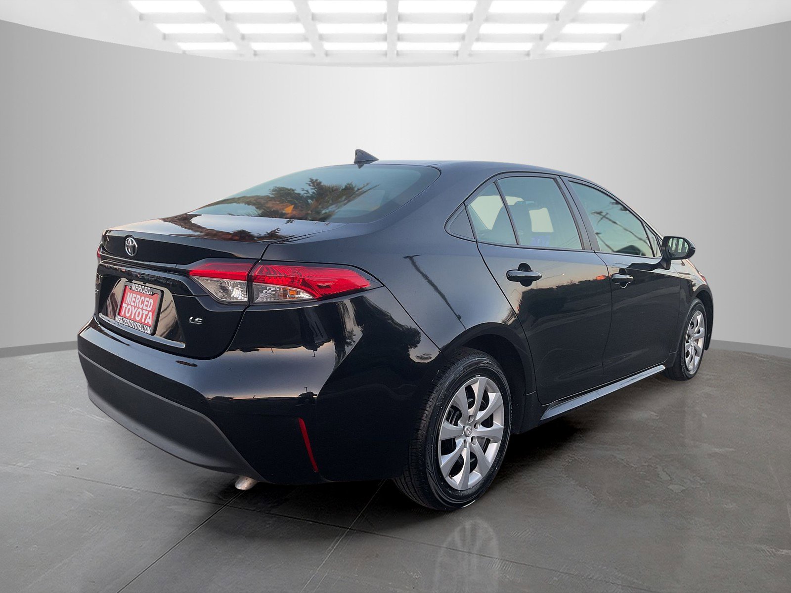 2023 Toyota Corolla LE photo 3