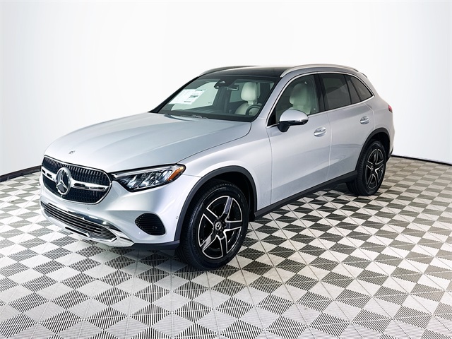 2026 Mercedes Benz GLC 300 4MATIC photo 3
