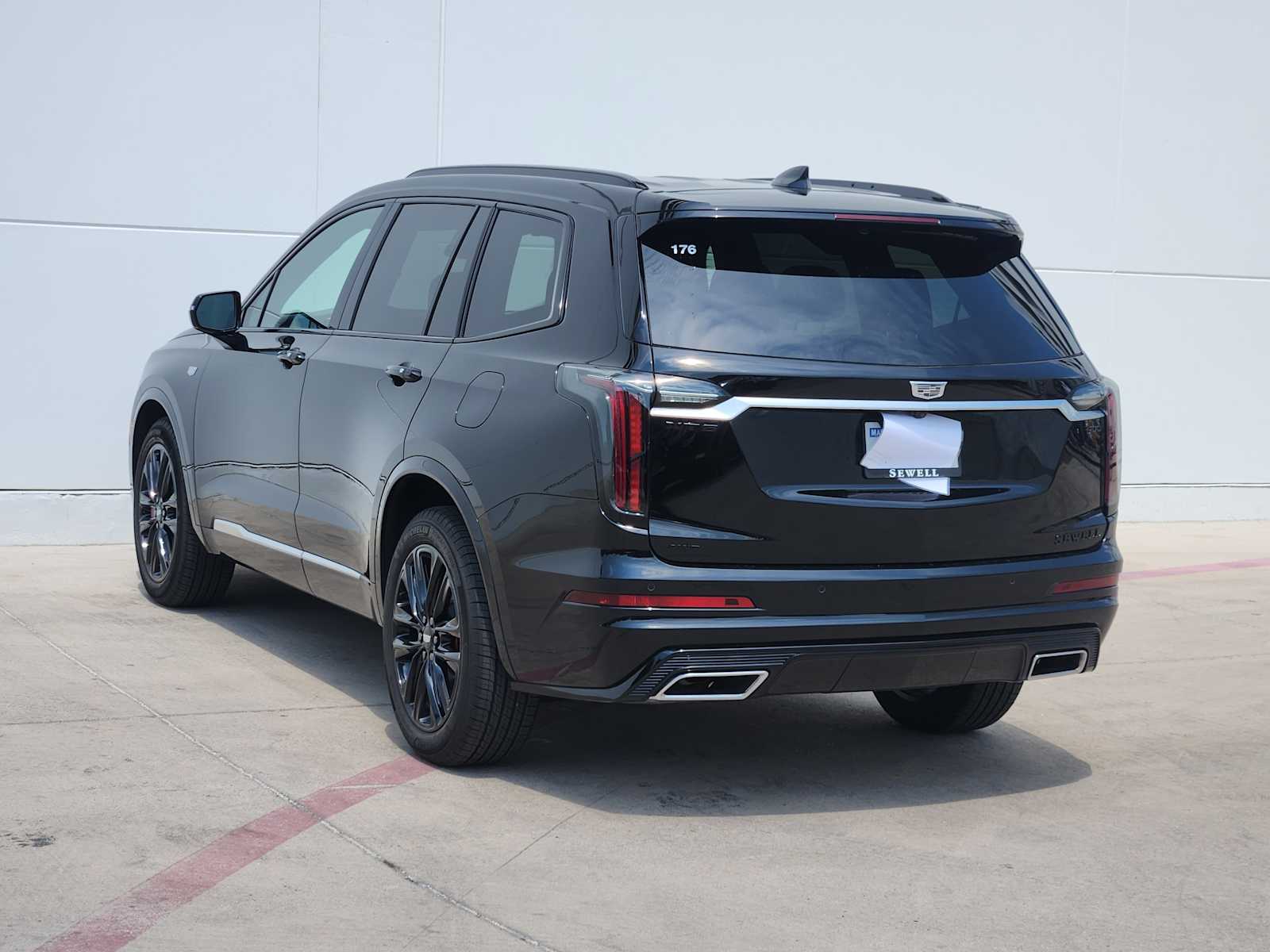 2025 Cadillac XT6 Sport photo 4