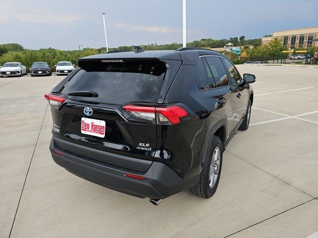 2024 Toyota RAV4 Hybrid XLE photo 4