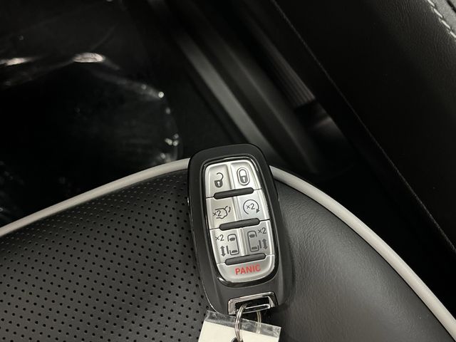 2026 Chrysler Pacifica Limited photo 25
