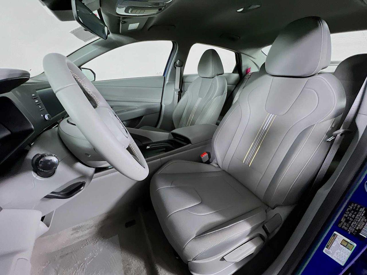 2025 Hyundai Elantra SEL Sport photo 12