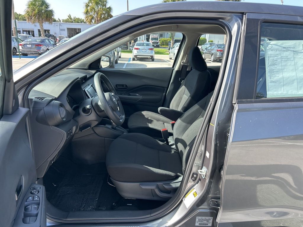 2025 Nissan Kicks Play S photo 9