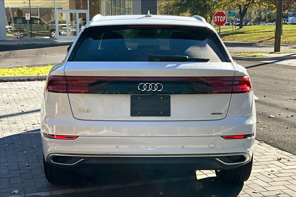2022 Audi Q8 55 Premium photo 3