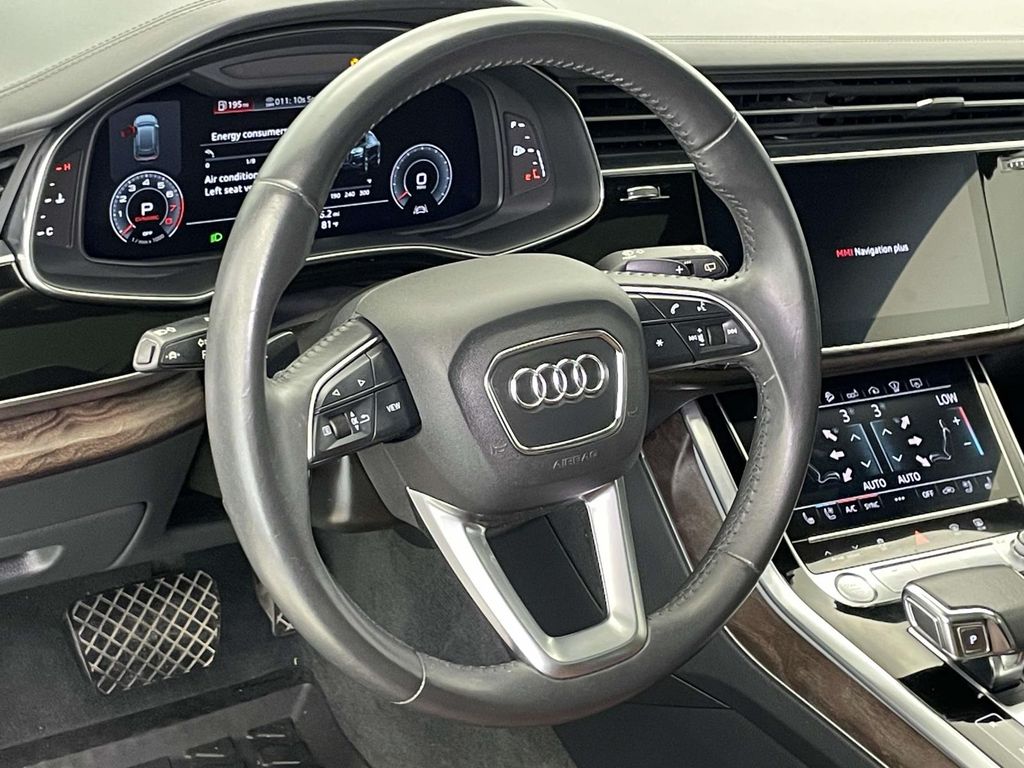 2020 Audi Q8 55 Prestige photo 3