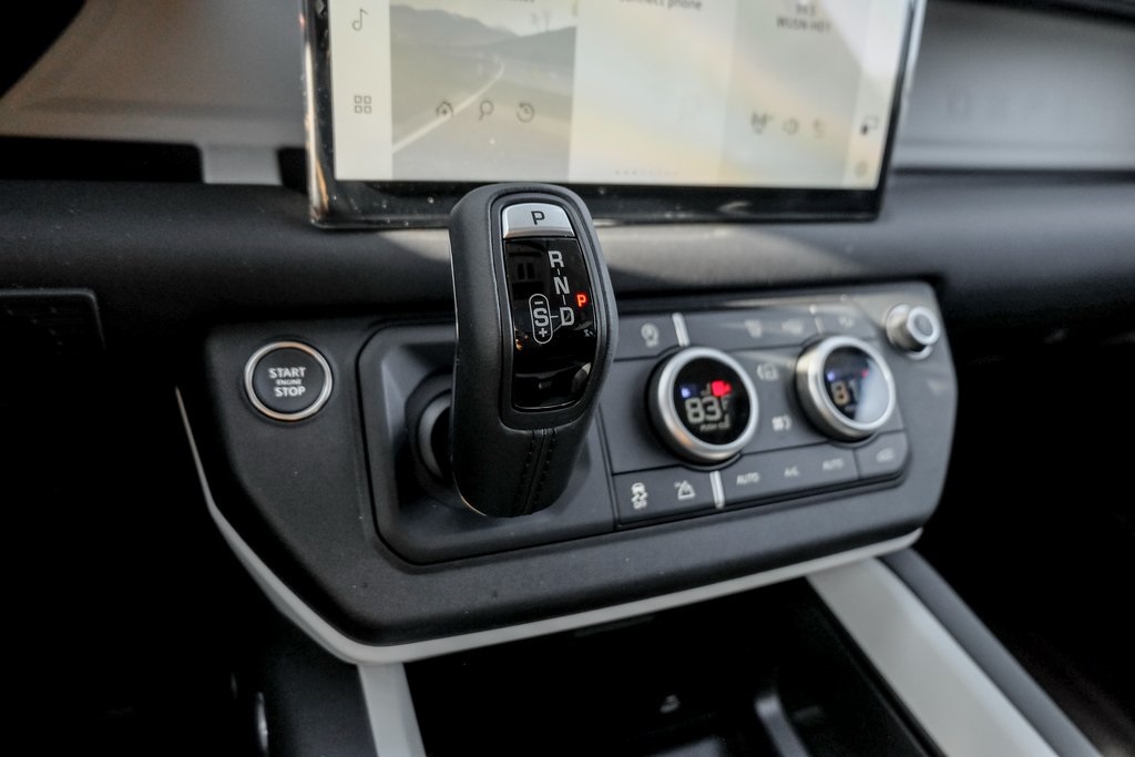 2025 Land Rover Defender 110 S photo 13