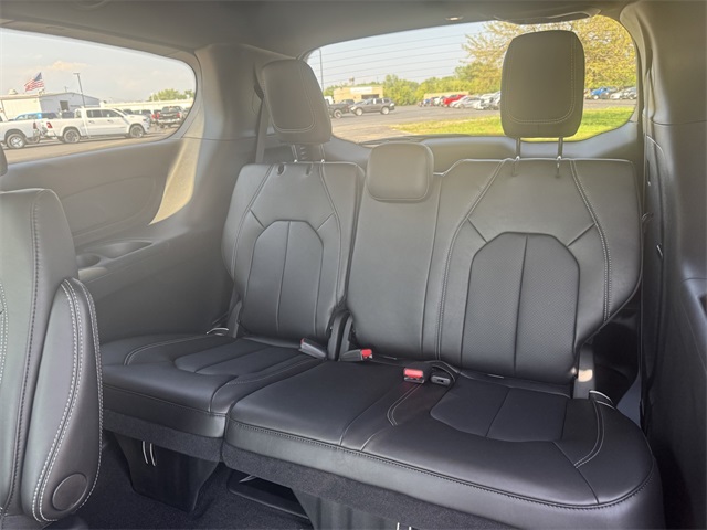 2026 Chrysler Pacifica photo 14