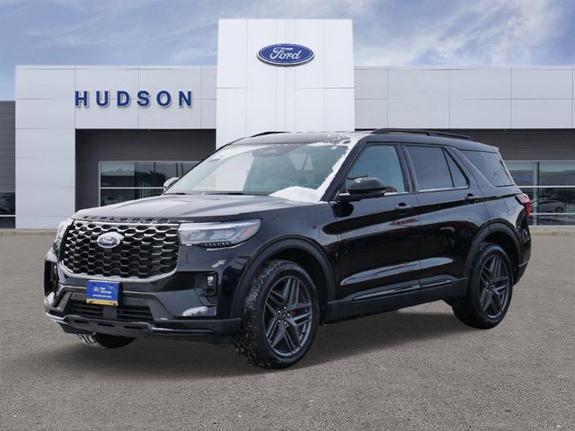 2025 Ford Explorer ST-LINE's photo