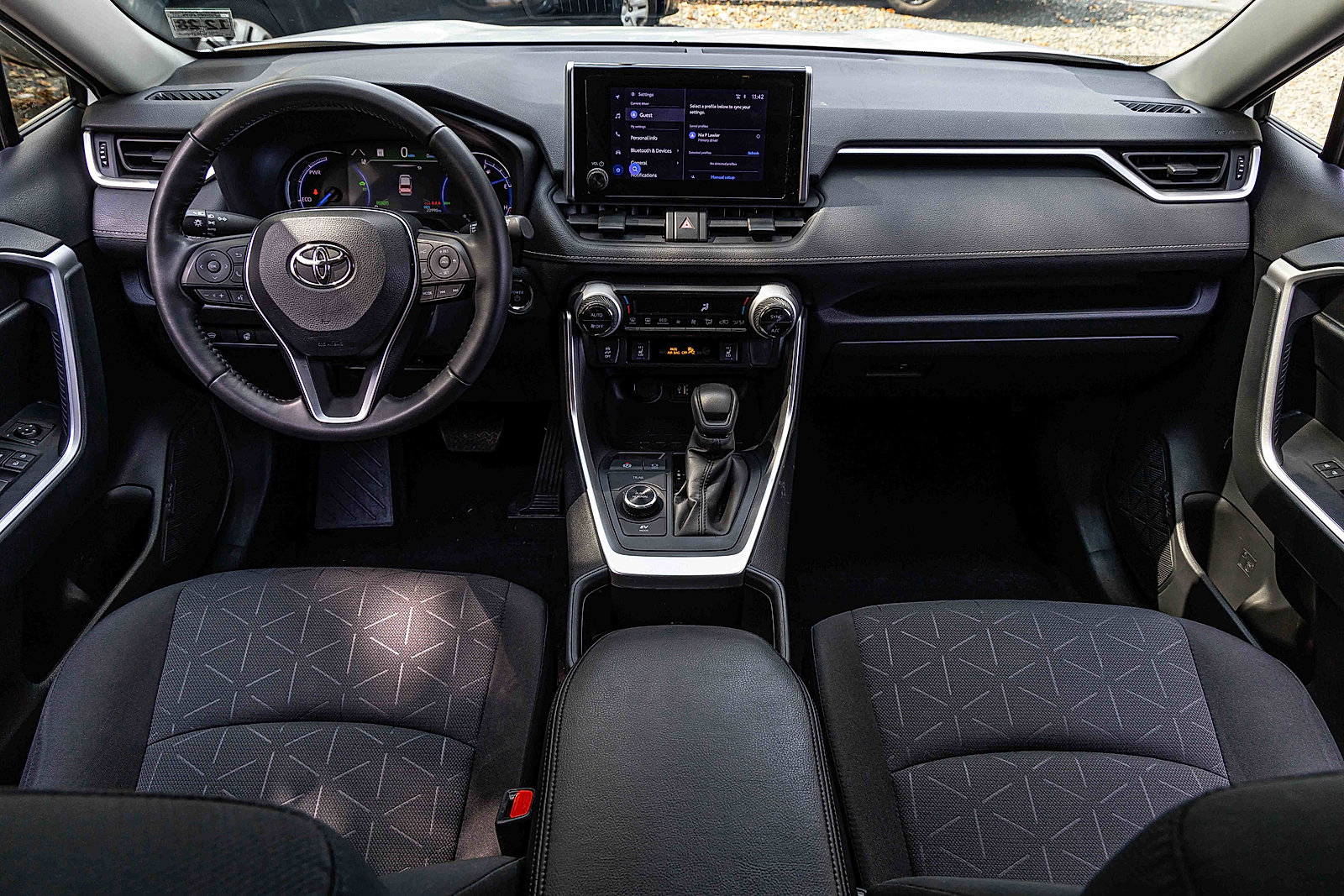 2023 Toyota RAV4 Hybrid XLE photo 19