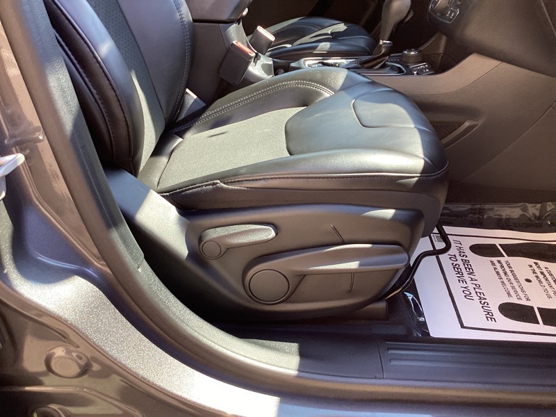 2020 Jeep Cherokee Altitude Sport photo 16