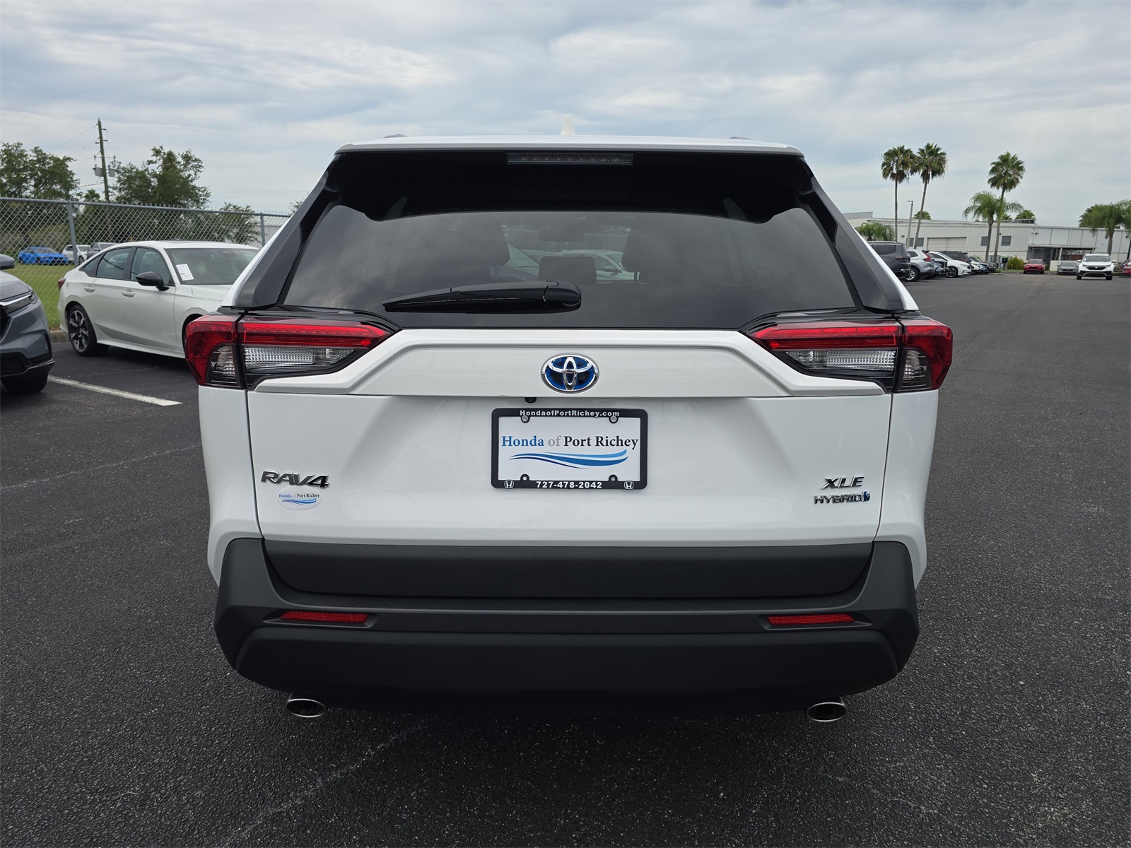 2024 Toyota RAV4 Hybrid XLE photo 4