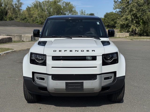 2024 Land Rover Defender 110 S photo 7