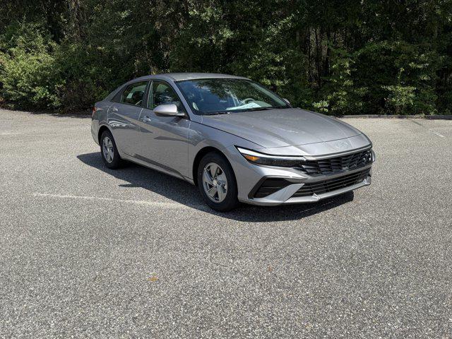 2026 Hyundai Elantra SE's photo