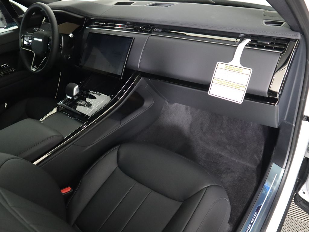 2025 Land Rover Range Rover Sport SE photo 17