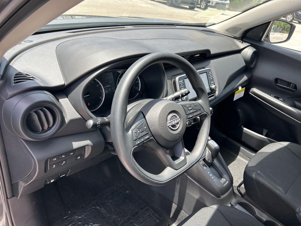 2025 Nissan Kicks Play S photo 14